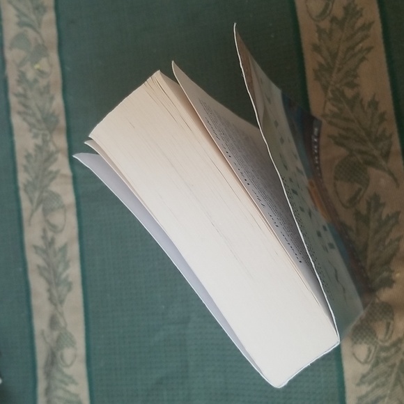 📚THE WAYS WE HIDE, NOVEL - Picture 9 of 9